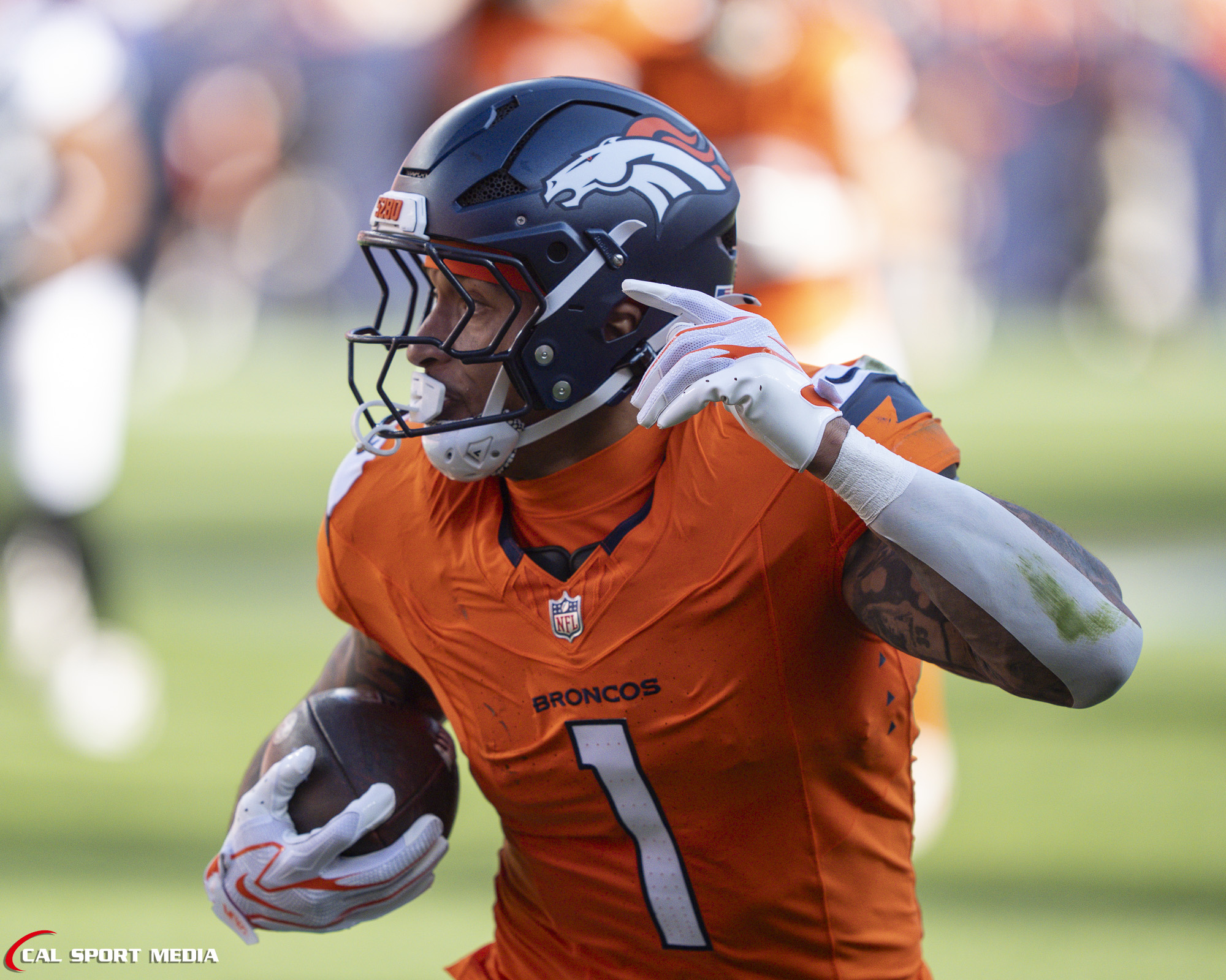 Sep 20, 2026; Denver Broncos tight end Evan Engram (1) runs after the catch during the game between the Denver Broncos and Jacksonville Jaguars in Denver, CO, USA; at Empower Field at Mile High. Mandatory Credit: Derek Regensburger-Cal Sport Media